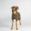 3244BAYFleeceDogCoat LowsettailOliveDetail02Web